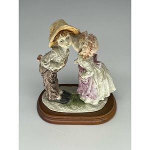 Giuseppe Armani Italian Figurine “Shy Kiss” 138E 1982 - Retired - Vintage